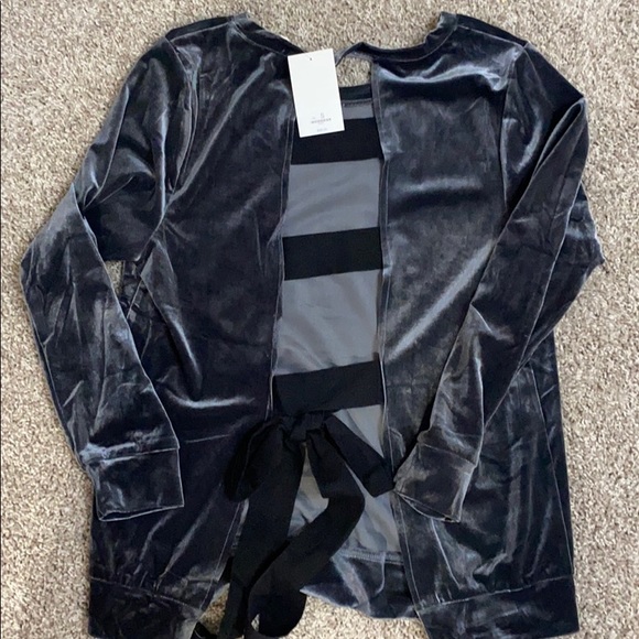 Bourique Top, never worn. Size Small. $46.95 new - Picture 3 of 3